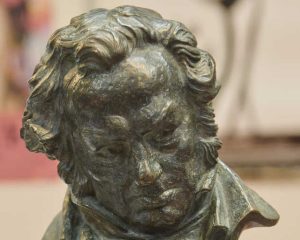 Historia de un busto: los Goya.